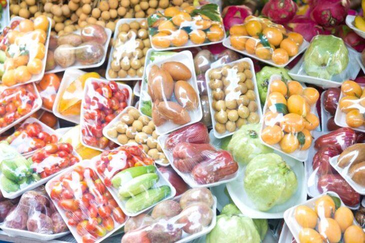 Rosario se convierte en la primera ciudad argentina en prohibir envoltorios plásticos para frutas y verduras